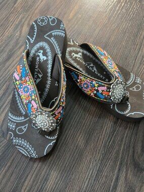 MONTANA WEST Western Style Wedge Flip Flops w/ Beading & Embroidery NWOT/SIZE 10